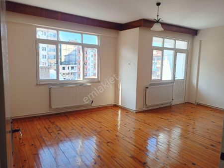 Akçaabat Orta Mahalle' De Şehrin Göbeğinde Satılık 3+1 Fırsat Daire