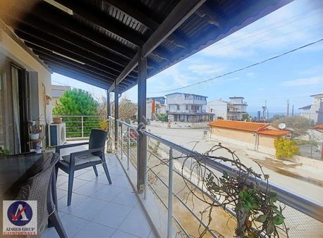 Urla İçmeler'de 865m2 Arsa İçerisinde Tam Müstakil 2 Tapulu Ev