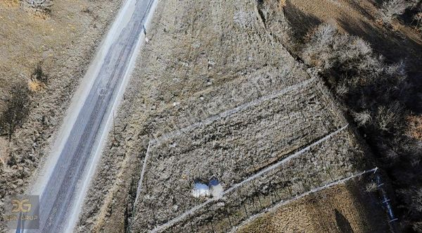 Esil Grup'tan Asfalt Yol Üstünde Tel Örgü Çevrili 600 M2 Tarla