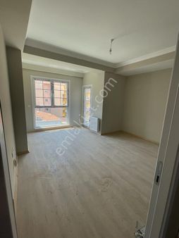 Kartal Atalar Marmaray Durağına Yakın Balkonlu Deprem Yönetmelikli 2+1 Arakat Daire