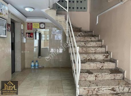 Göztepe Stad Yakını Cadde Üzeri 140m2 Çift Cepheli Satılık Daire