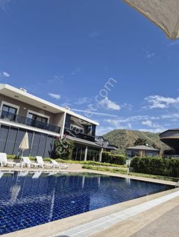 Merkezi Konumda Havuzlu Lüks 3+1 180m2 Dubleks Daire