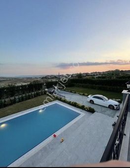 Alkent Gün Işığı Konaklarında Göl Manzaralı 7+2 Muhteşem Villa