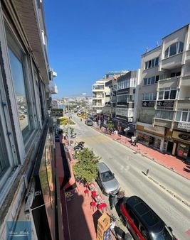 Kuşadası İnönü Bulvarında Ofis