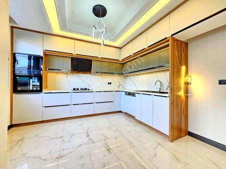 ▶ ▶ Akçay Körfez'den Yenimahallede Şömineli Akıllı Ev Sistemli 4+1 Villa