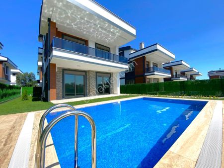 ▶ ▶ Akçay Körfez'den 400 M2 Arsa İçinde Müstakil Havuzlu 4+1 Sıfır Villa