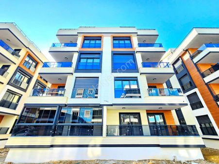 ▶ ▶ Akçay Körfez'den Altınkum'da Denize 500 Mt Giyinme Odalı Sıfır Satılık 1+1 Daire