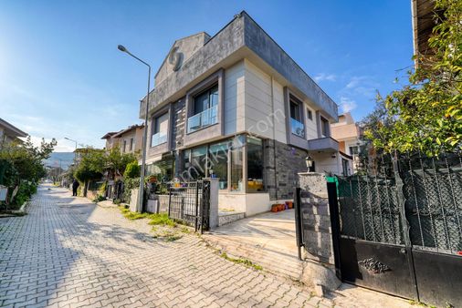 Ad Team'den Çeşmealtı Merkezde Sahile Yürüme Mesafesinde Villa