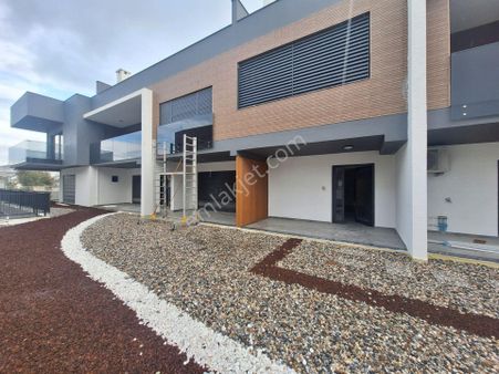 Kuşadası Otoparklı Geniş Satılık 2+1 Daire
