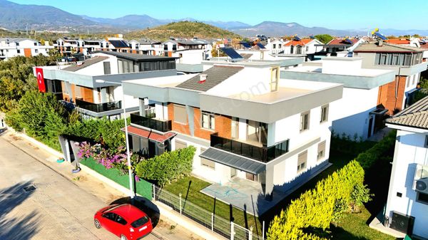 ▶ ▶ Akçay Körfez'den Denize 300 Metre Mesafede Doğa Manzaralı 3+1 Sıfır Villa