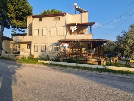Kuşadası Davutlar'da, Denize Yakın, Özel Havuzlu Sitede, Bakımlı , Köşe Konumda 6+2 Villa
