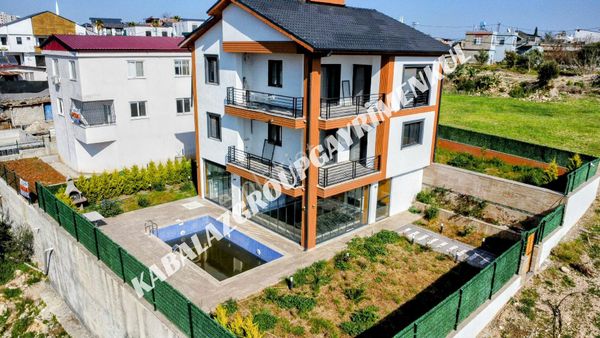 Adana Sarıçam Çınarlı'da Havuzlu Tripleks Villa