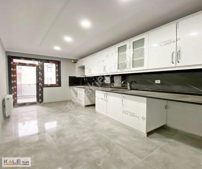 Meydan Ardıclıya Komşu Oturuma Hazır Sıfır 2+1 Arakat Daireler