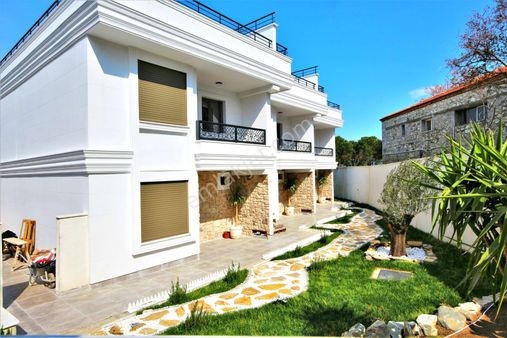 ▶ ▶ Akçay Körfez'den Müstakil Havuzlu Manzarasına Bayılacağınız 4+1 Sıfır Villa