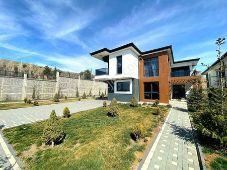 Pursaklar Saray Da Full Yapılı Saunalı Loft 5+1 Villa