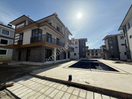 Ortaca Bahçelievler'de Havuzlu Sitede 4+1 İkiz Tripleks Villa