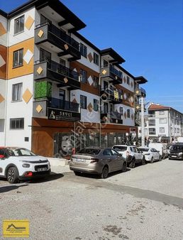 Ruşen Aydın Gayrimenkul'den Kaynaşlı Merkezde Satılık Daire