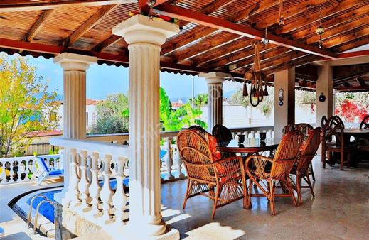 Ünlü Turizm Cenneti Ölüdeniz Mahallesinde Satılık 5+1 Villa