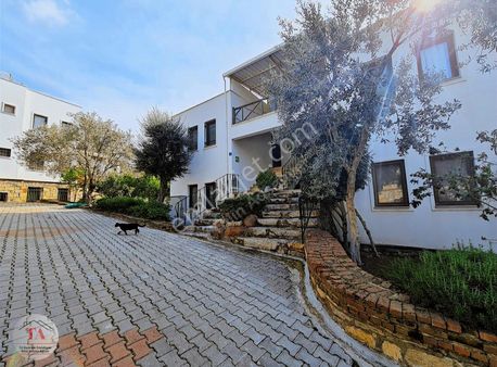 Bodrum Umurcada Havuzlu Sitede Panoramik Deniz Manzaralı Daire