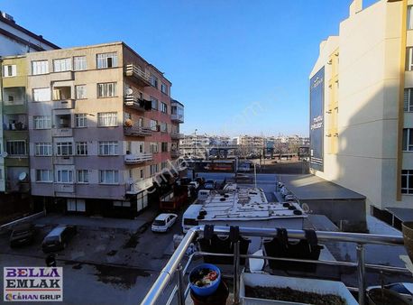 Aydınlık Evler Tranvay Durağı Yakını 3+1