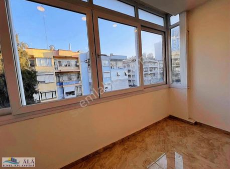 İnönü Caddesine 1 Sokak Arakat Çift Cephe Satılık