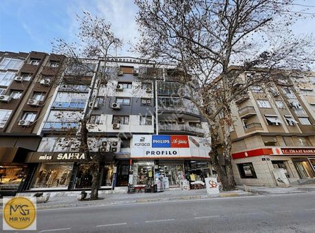 3+1 Asansörlü Arakat , Çok Geniş , Merkezi Konumda Daire