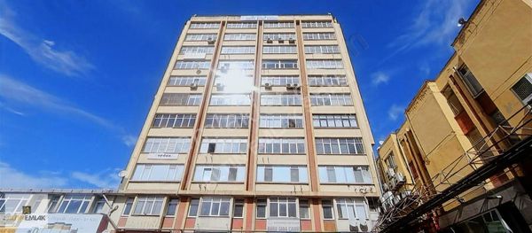 Altın Emlak'tan Bayrampaşa Mega Centerda Satılık 450m2 Ofis Katı