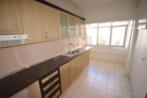 İlk-ev'den Dikmen Cad. Yakını 6.kat Asansörlü Bakımlı Boş 3+1