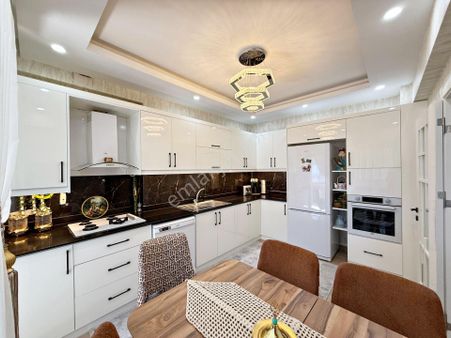 Fıstıklık'ta Aktif Konumda Geniş Cam Balkonlu Ultralüx 2+1