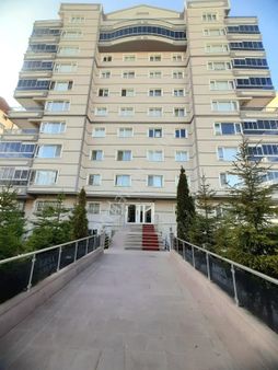 Durali Alıç' Ta Nata Vega Ve Metro Ya Yakın Sitede 3+1 Satılık Daire