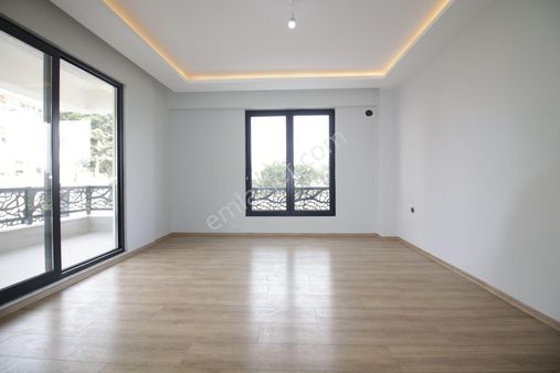 Altınkum Merkezde Pazara 150 Adım Ayrı Mutfaklı Ön Cephe Sıfır 2+1