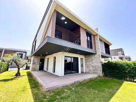 Rs Netten Havuzlu Sitede, Geniş Bahçeli, 3+1 Sıfır Villa