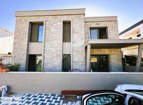 Yalıçiftlik Sıfır Bahçe Katı Ve Üst Kat Ebeveyn Banyolu Daireler