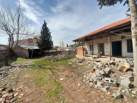 İzmir Kınık Işıklar Mh 464 M2 Arsa İçinde Satılık Köy Evi