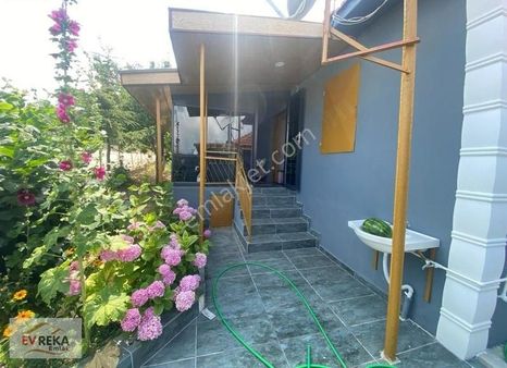 Feslikan Yaylasında Merkezde İçinde Müstakil Evli Yazlık