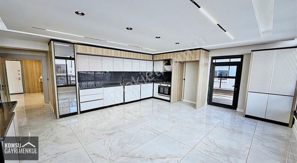 Kanuni Cadde Üzeri Site Konseptinde Giyinme Odalı Çift Banyolu!