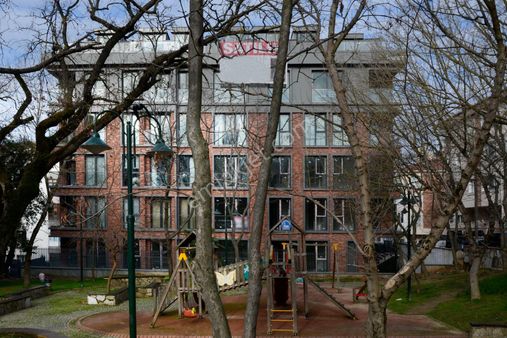 Koşuyolu, Validebağ Korusu Ve Park Manzaralı, İskanlı Yeni Bina, Ebeveyn Banyolu 3+1