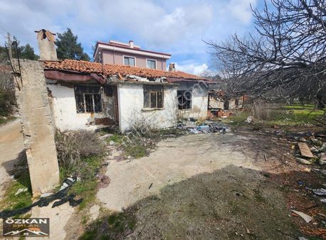 Villalar Bölgesi Yenice'de Satılık 850 M2 Kargir Ev Ve Arsası