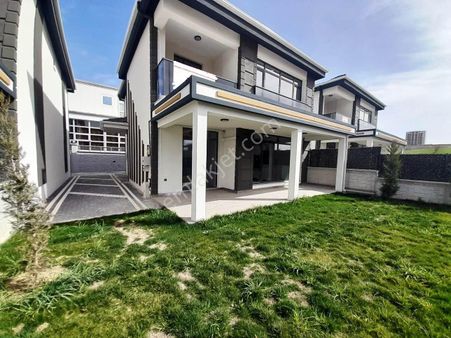 Ayyıldız'da Full Yapılı Lüks 4+1 İskanlı Villa