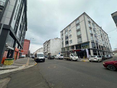 Tatlılar Gayrimenkul'den Saray İstanbul Cad. Kıyıköy Yolu Üzerinde 3 Katlı 400m2 İş Yeri