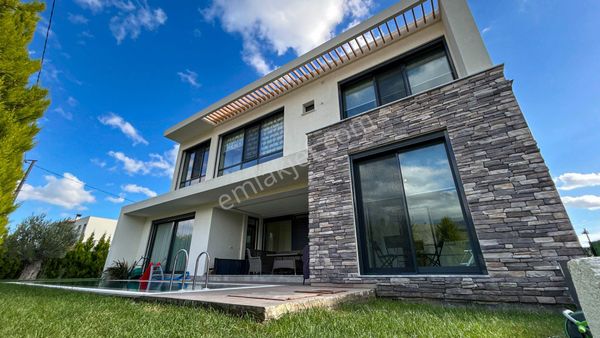 Güre Çamlıbel'de 380m2 Arsa İçerisinde Satılık Müstakil Havuzlu Villa