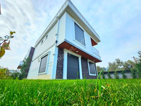 ▶ ▶ Akçay Körfez'den Butik Site İçinde Ultra Lüks Havuzlu 4+1 Villa
