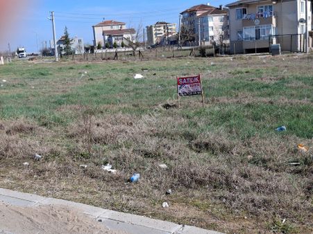Tekirdağ Muratlı İstiklal Mah.'de Yol Boyu %40 İmar Durumu Olan ( 350 ) M2'lik Arsa Satılıktır.