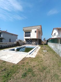 Kuşadası'nda Denize Yakın Özel Havuzlu Tam Müstakil Sıfır Lux Villa