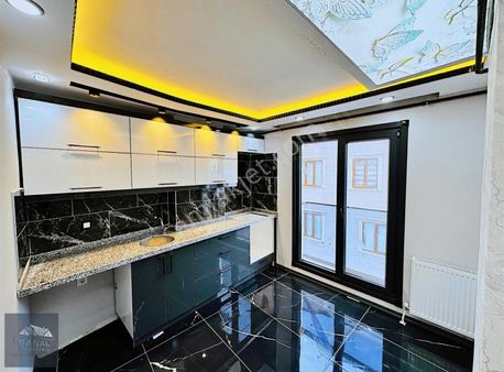 Çayırova Muammer Aksoy Cadde Üzeri Satılık Lüx 3+1 Çatı Dubleks