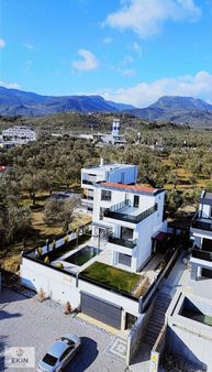 Fener'de Deniz Manzaralı Ve Sakin Muhitte 5+1 Satılık Lüks Villa