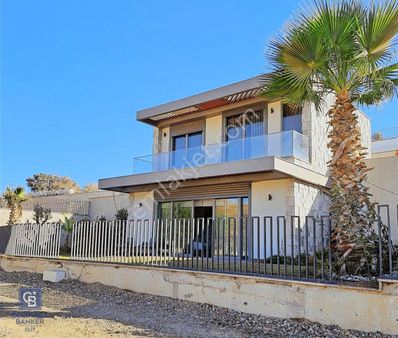 Bodrum Gümüşlük'te Prestijli Sitede Satılık Bahçeli Villalar