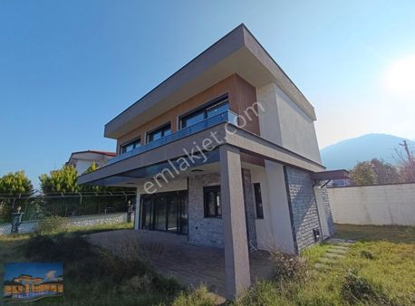 Kuşadası Güzelçamlı Sahil Yolunda Tek Müstakil Sıfır 3+1 Villa