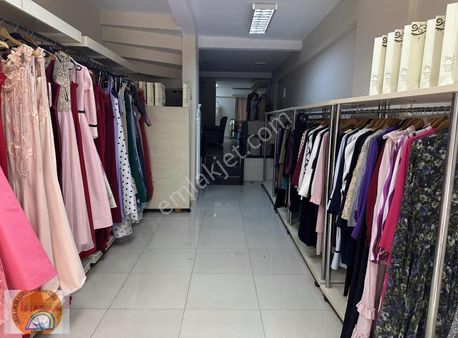 Bakırköyde 2 Katlı Düz Giriş Kiralık Dükkan