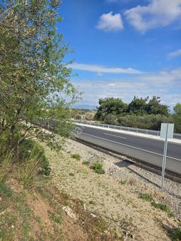 Akpınarda Cadde Üzeri Ticari & Konut Olmaya Uygun Satılık Tarla